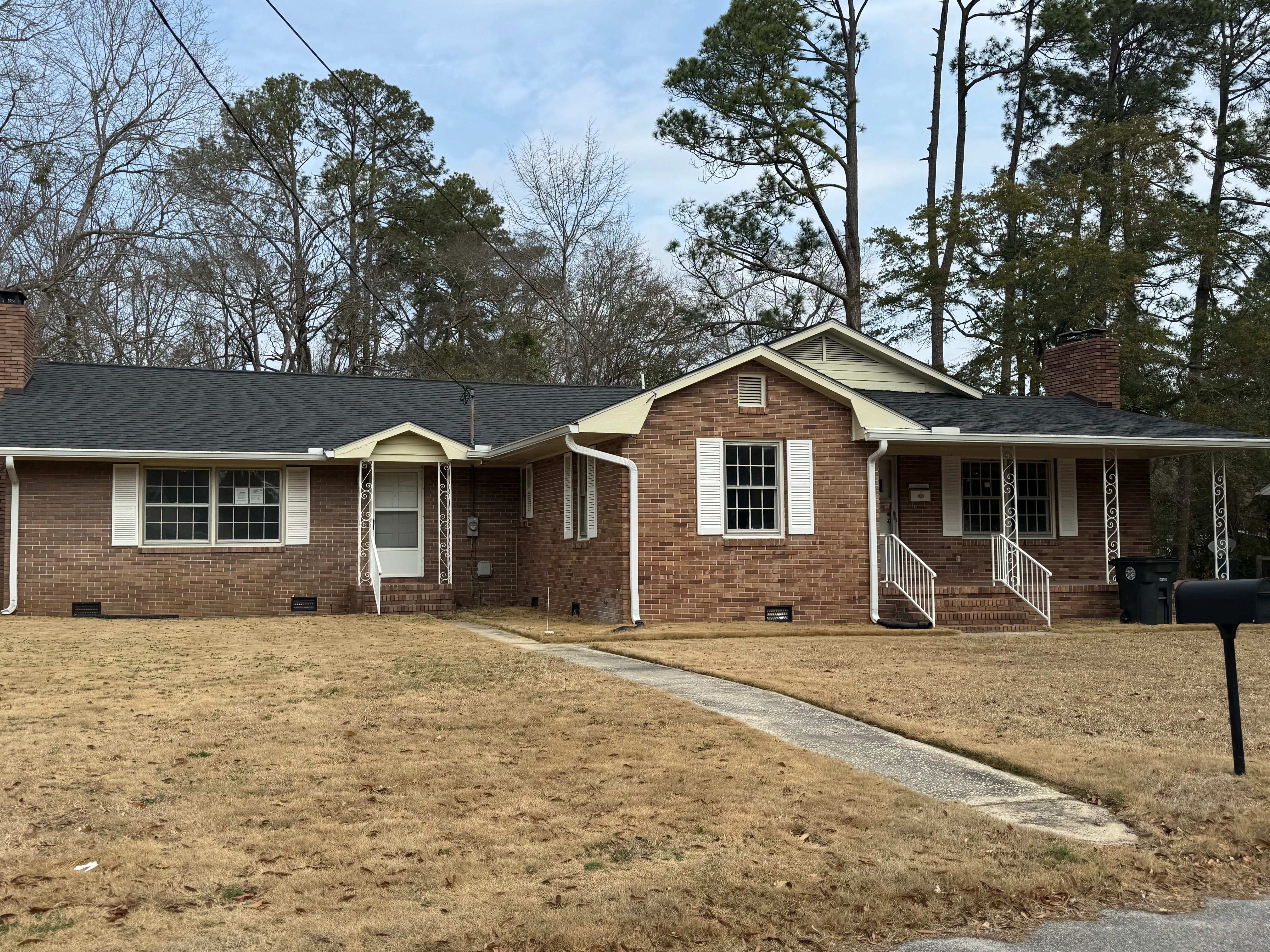 219 E Marion St foreclosure property image