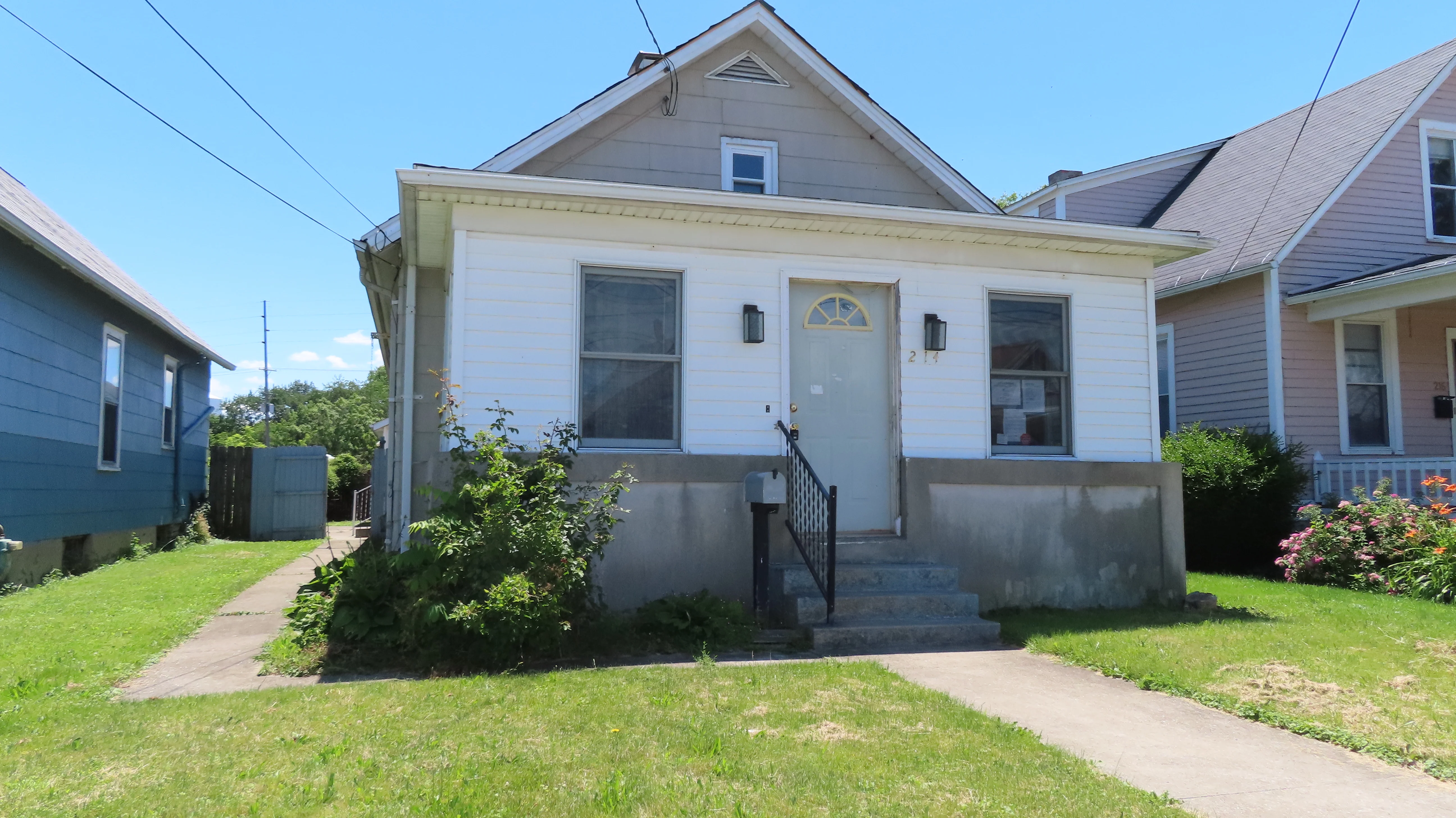 214 W Boalt St foreclosure property image