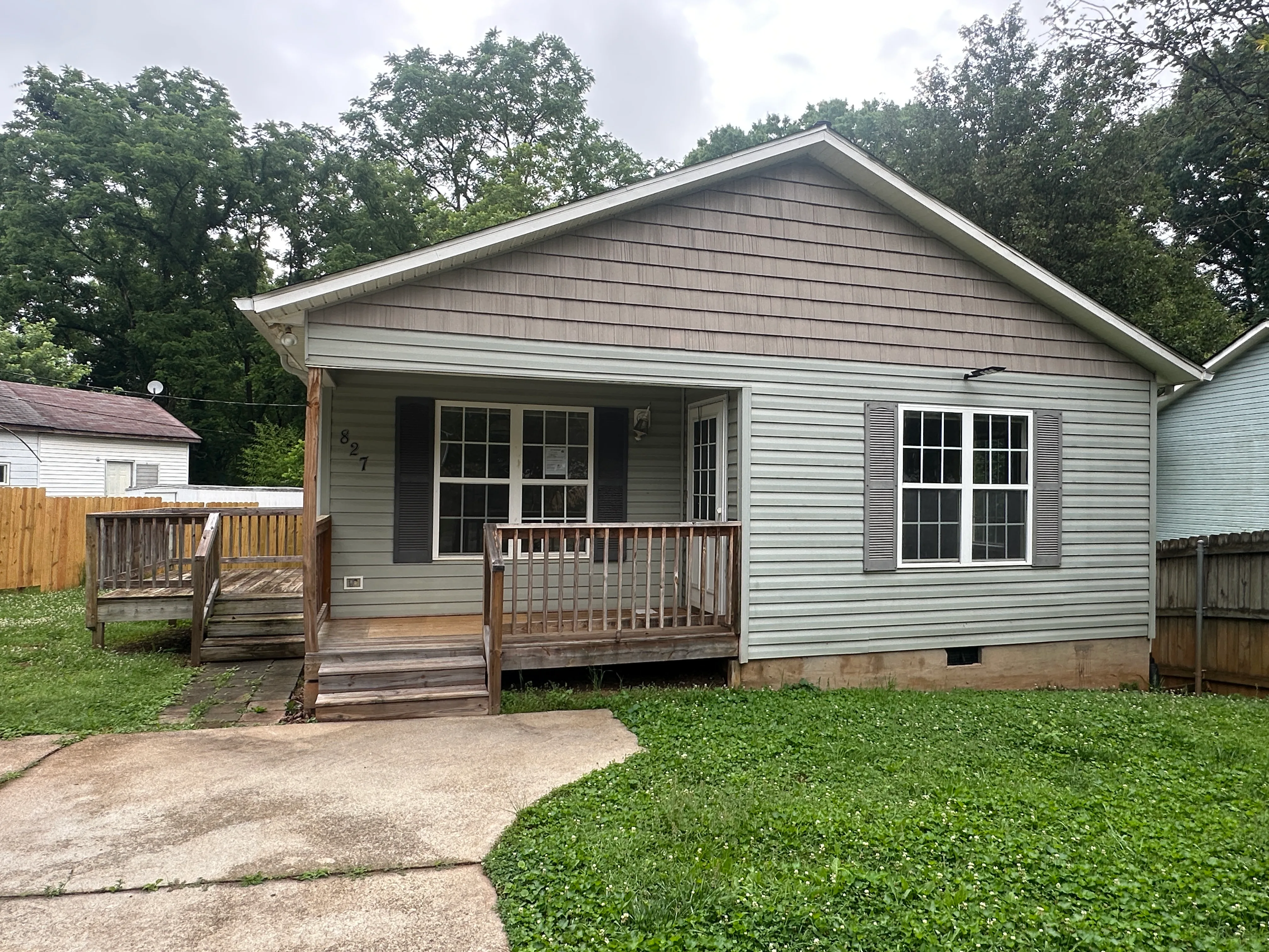 827 E 9th Street foreclosure property image