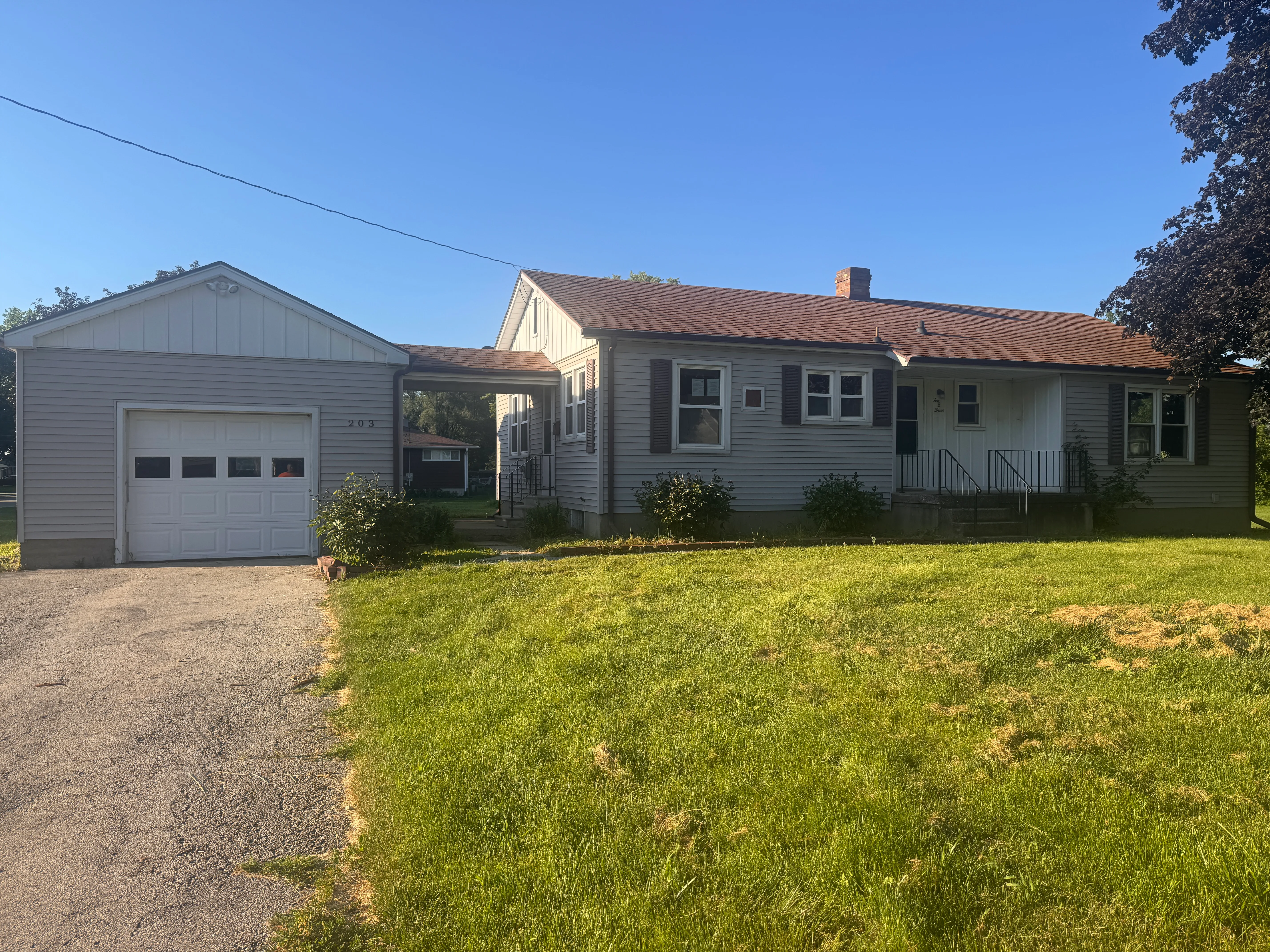 203 E 2nd St foreclosure property image