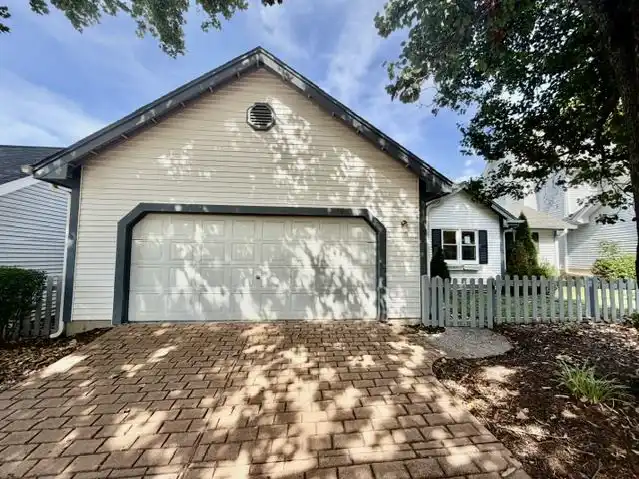 16323 Bellingham Drive foreclosure property image