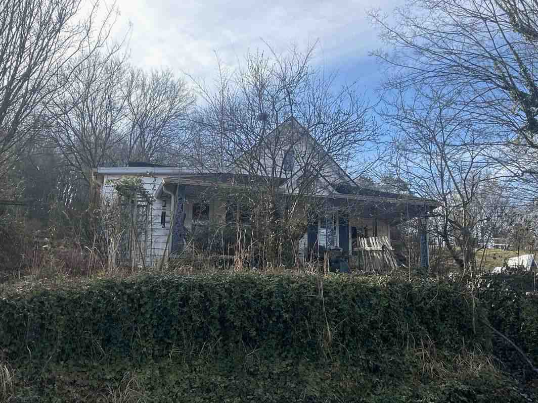 105 Douglas Ln foreclosure property image