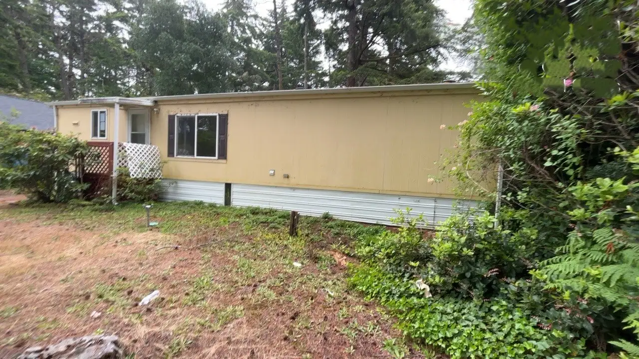 64 Outer Dr foreclosure property image