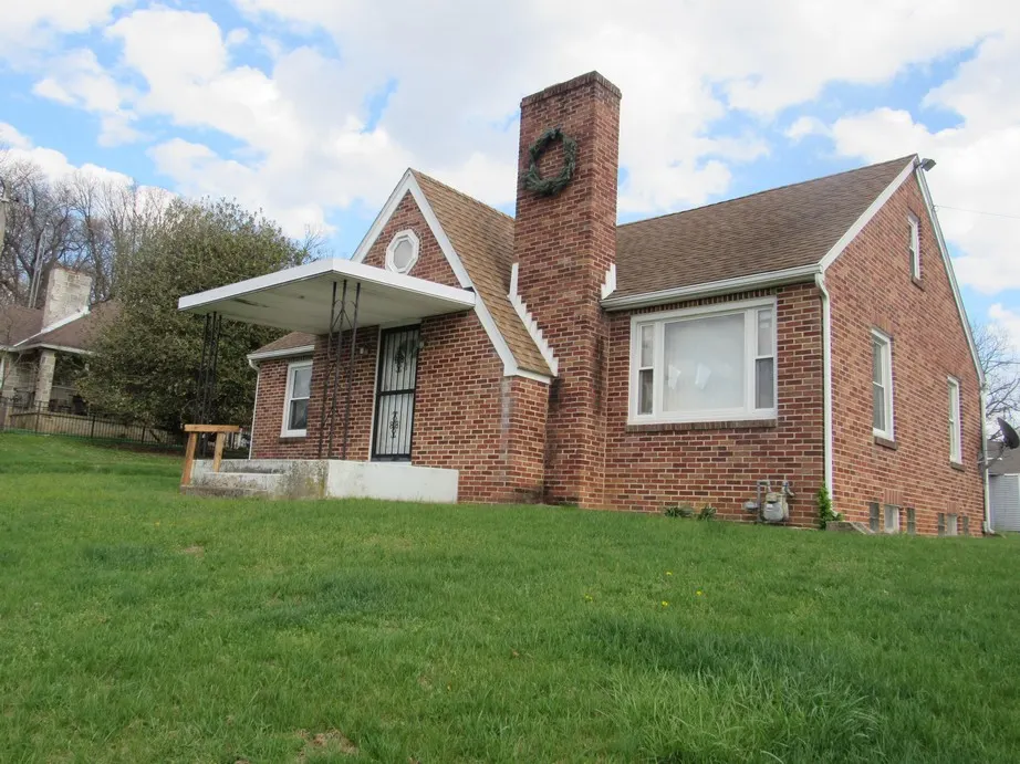 378 Woodland View Dr foreclosure property image