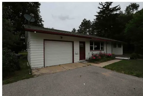 411 E Calhoun St foreclosure property image