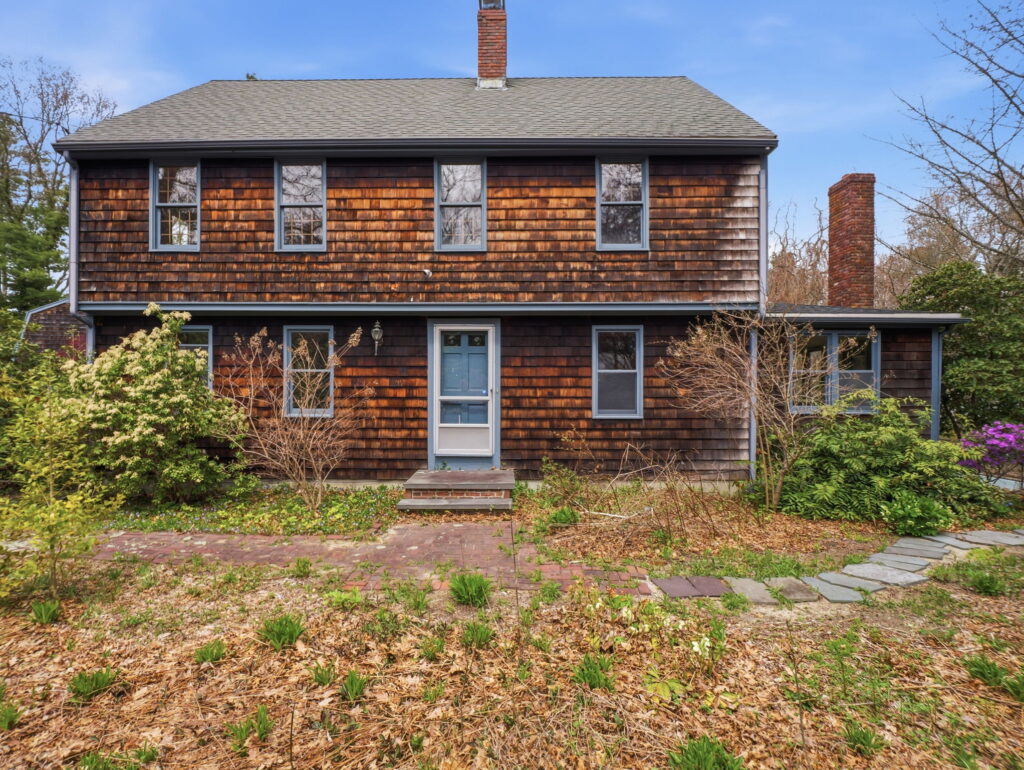 HANOVER, MA – 2,148+/- sf, 3BR, 2.5BA Home on .96+/- ac. foreclosure property image