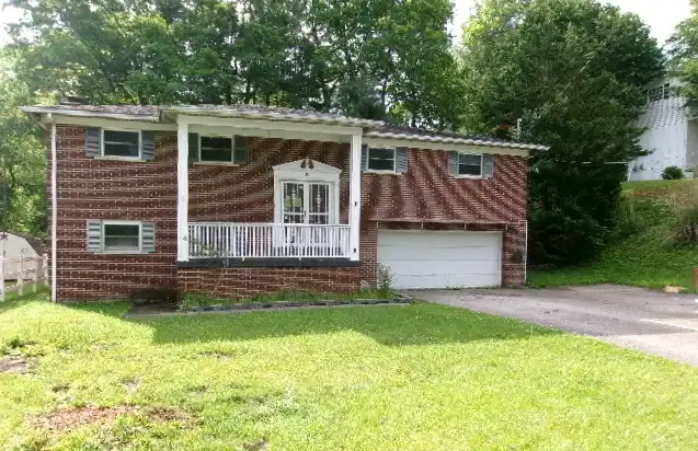1105 Pinewood Dr foreclosure property image