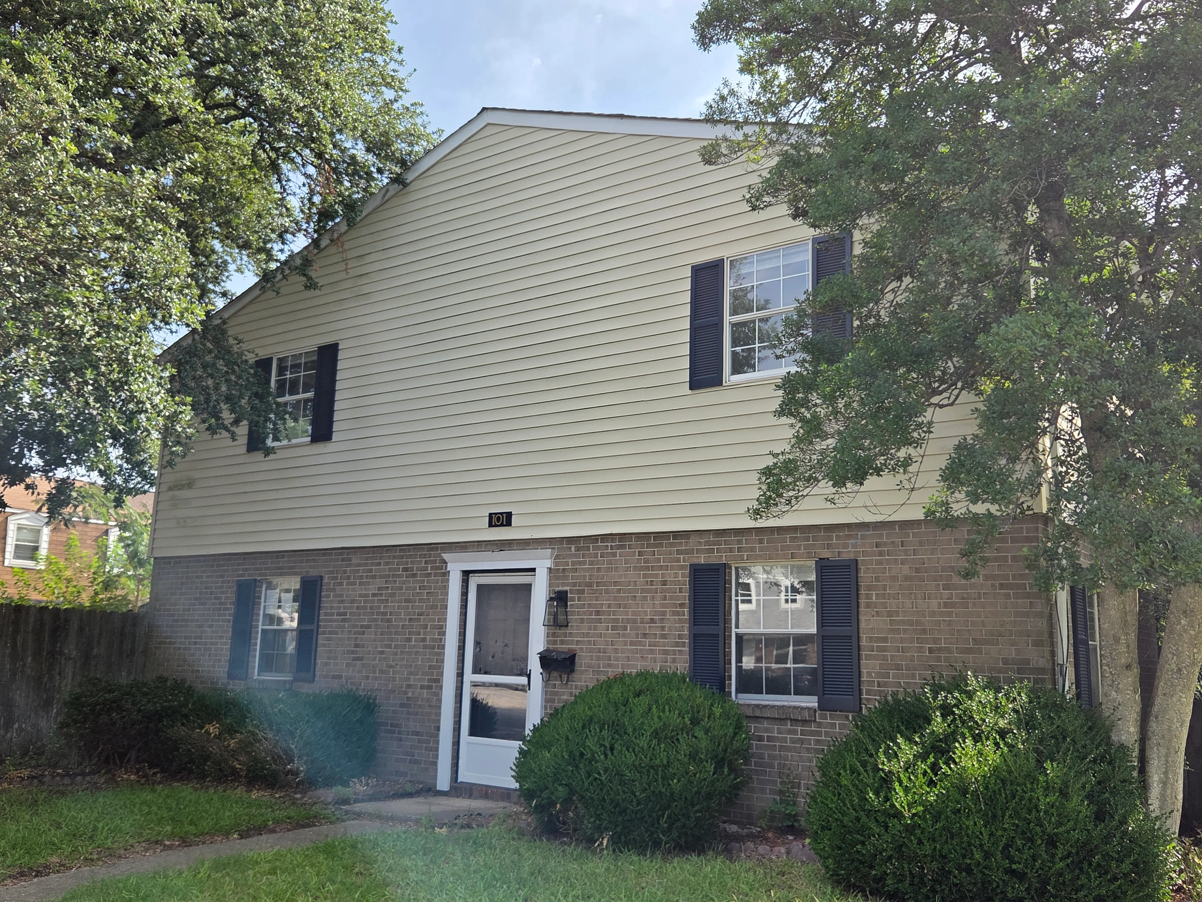 101 Hampstead Ct foreclosure property image
