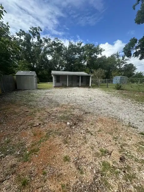 115 E Hicks St foreclosure property image