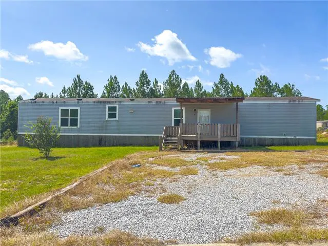 4 Willow Dr foreclosure property image