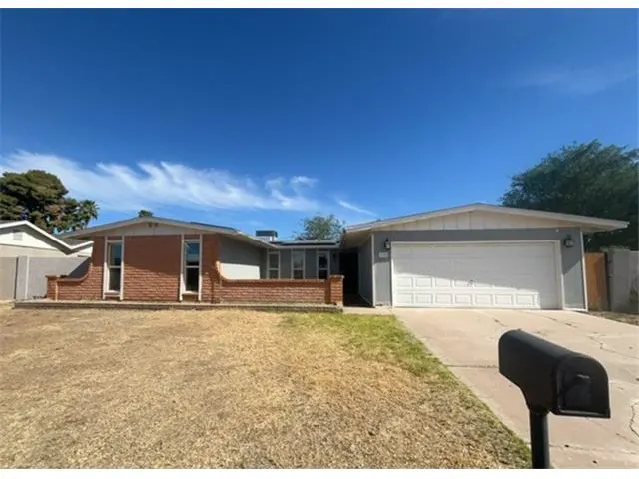 3656 W Windrose Dr foreclosure property image