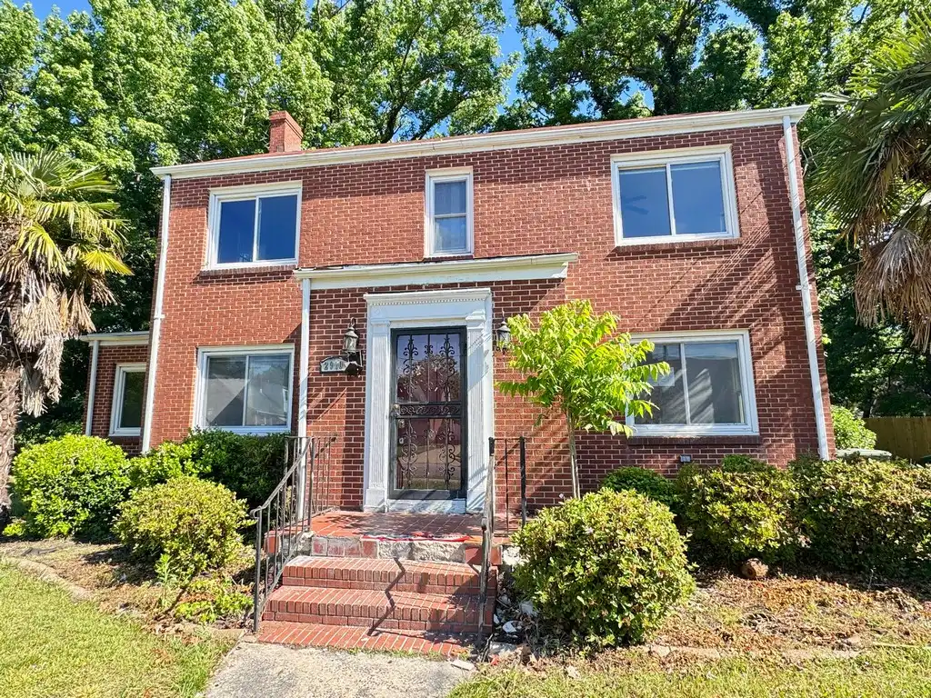 2910 Woodland Ave foreclosure property image