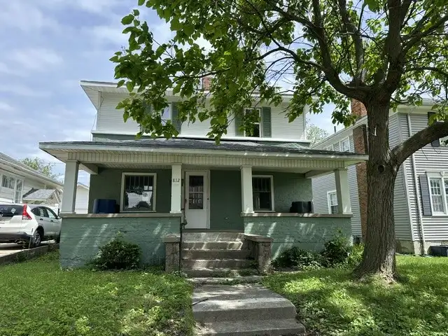 812 W Nelson St foreclosure property image