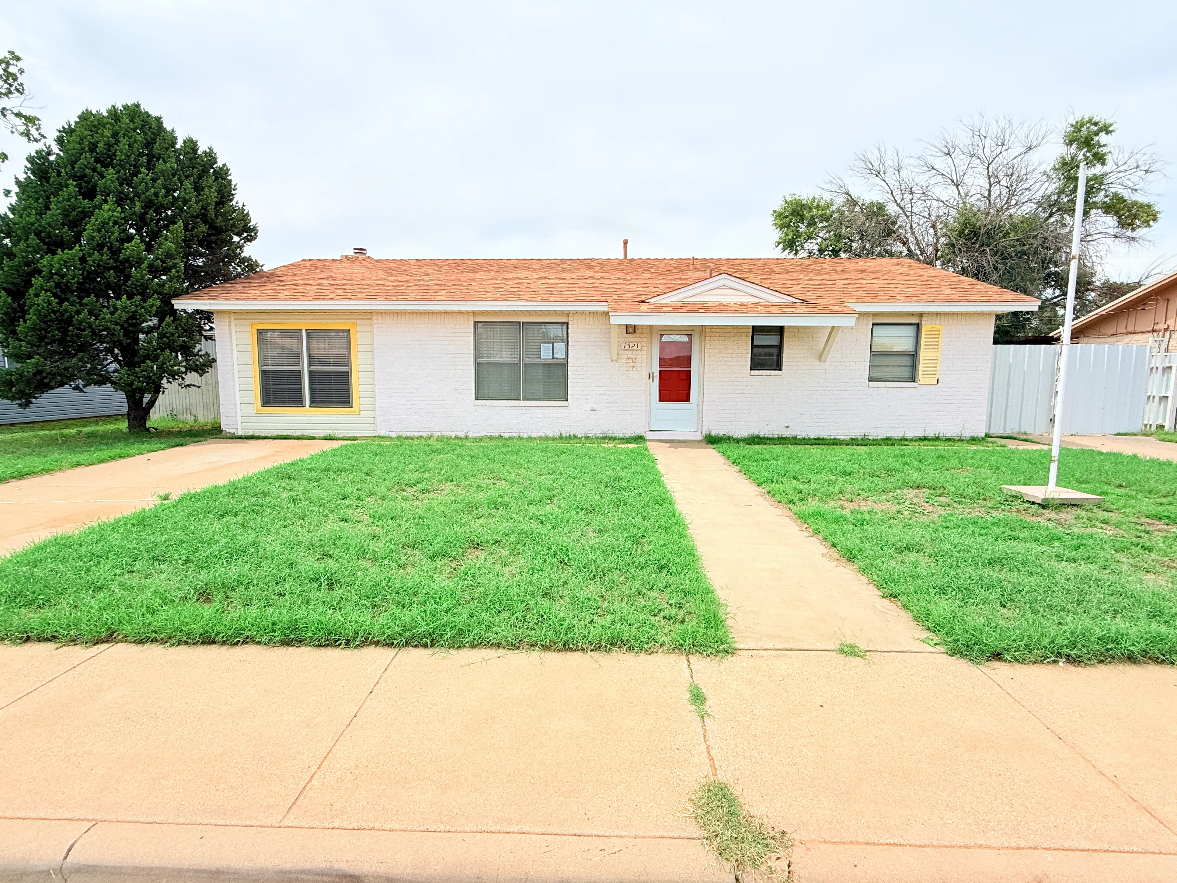 1521 E 51st St foreclosure property image
