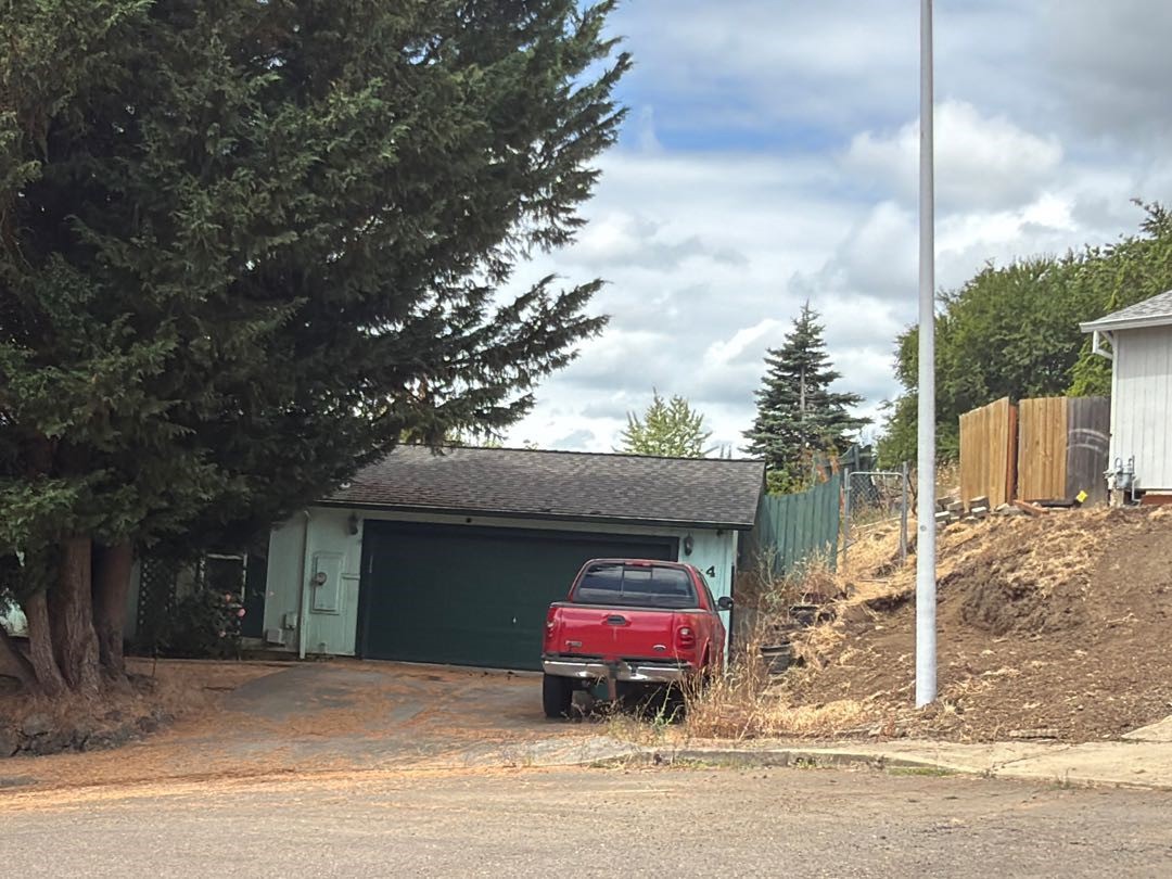 404 Ne Box Ct foreclosure property image
