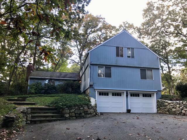 MEDFIELD, MA – 2,261+/- sf, 4BR Home on 1.41+/- Acres foreclosure property image