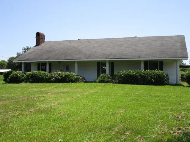 1067 Cocoville Rd foreclosure property image