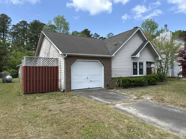 350 Lee Dr foreclosure property image