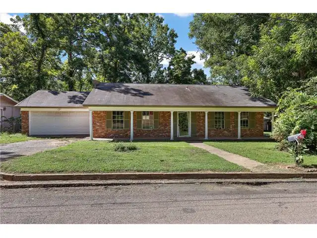 207 E Homewood Dr foreclosure property image
