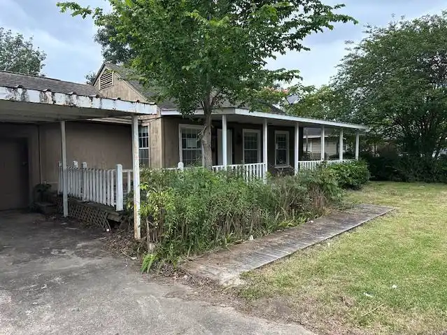 2295 Central Dr foreclosure property image
