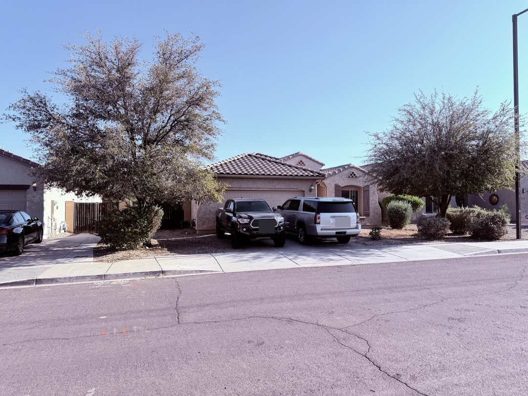 18035 W Golden Ln foreclosure property image
