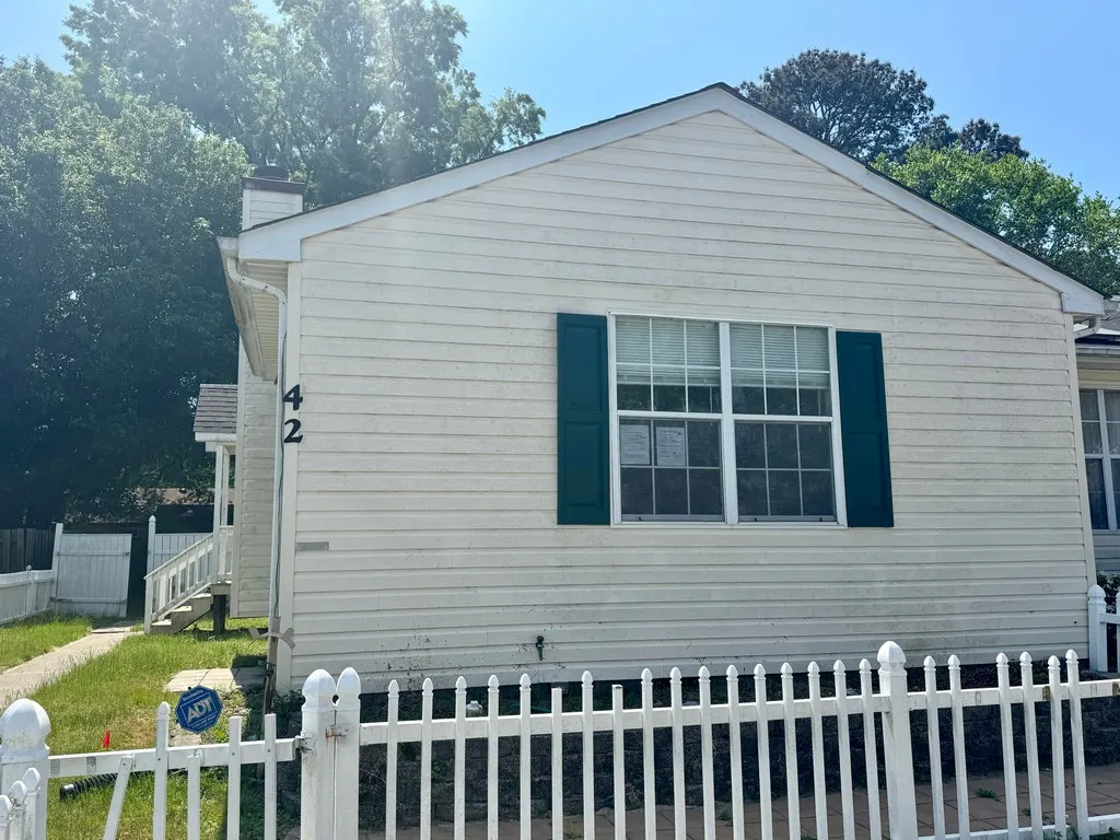 42 Cooper Dr foreclosure property image