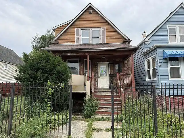6610 S Oakley Ave foreclosure property image