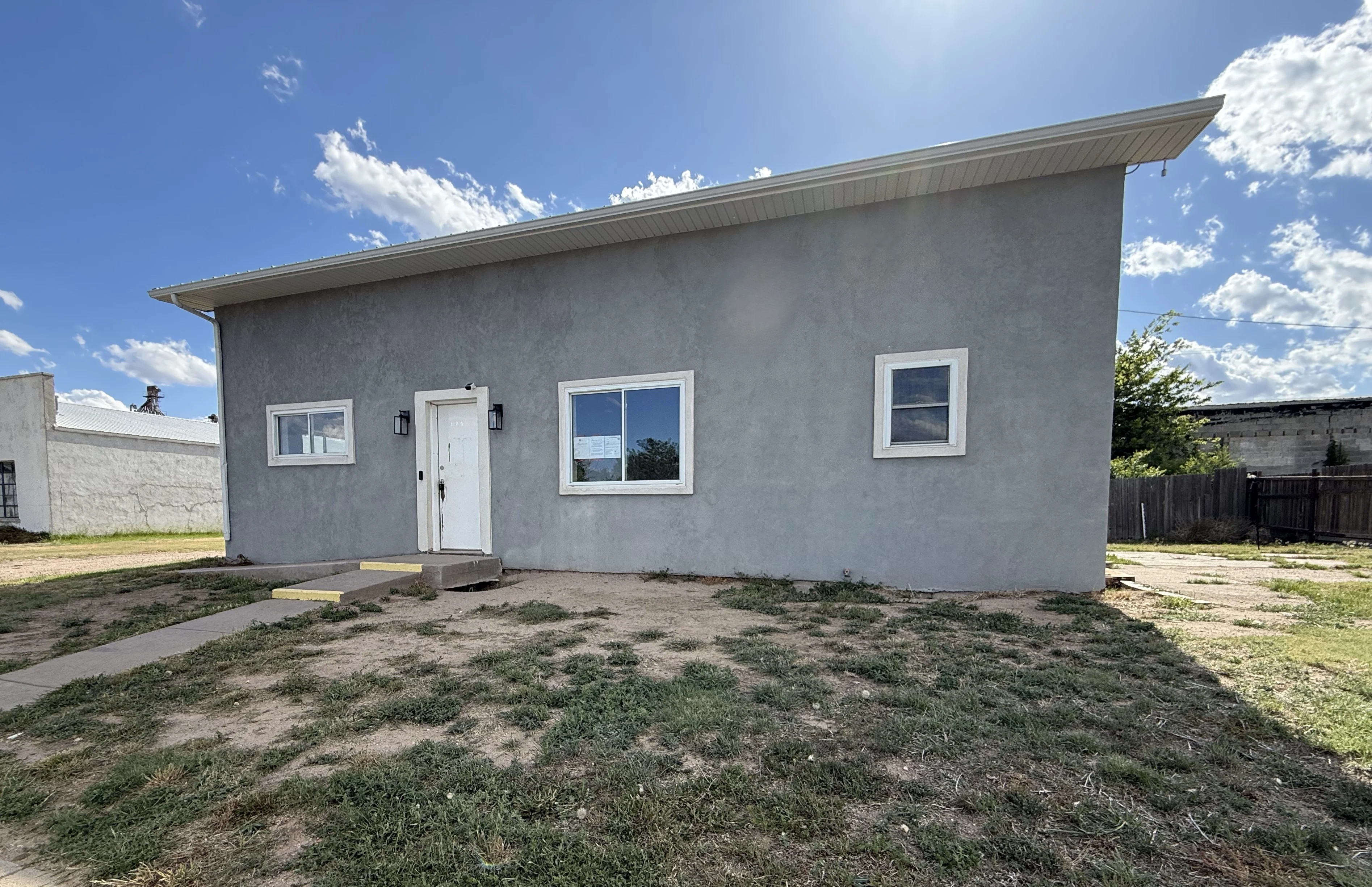 125 E 3rd St S foreclosure property image