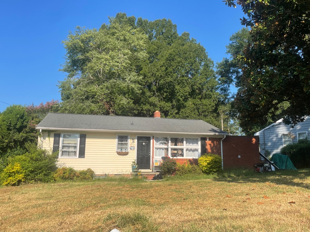 811 Laurel Ln foreclosure property image
