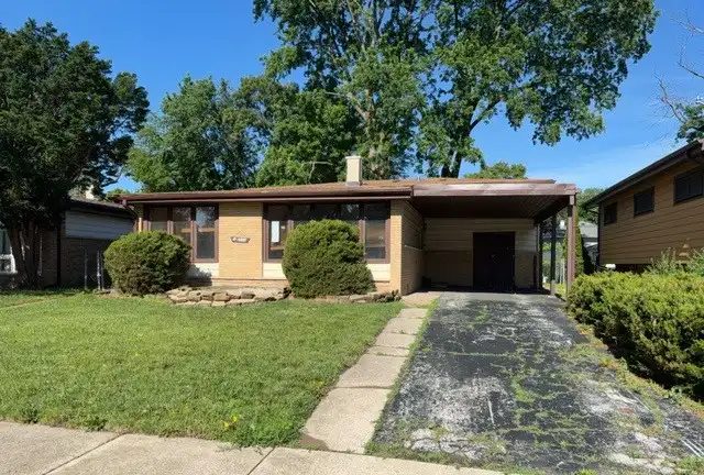 17214 Country Ln foreclosure property image