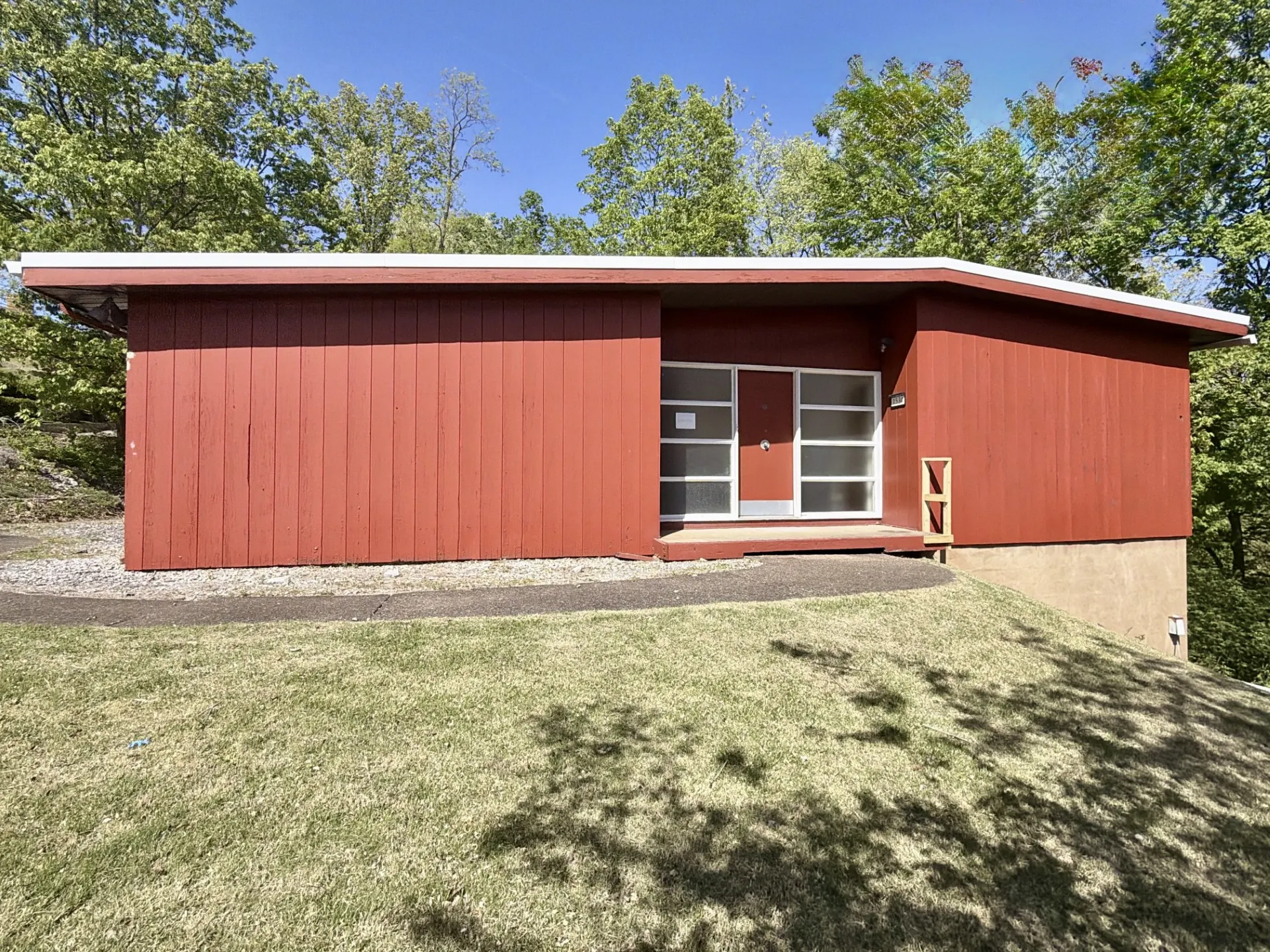 1534 Summit Dr foreclosure property image