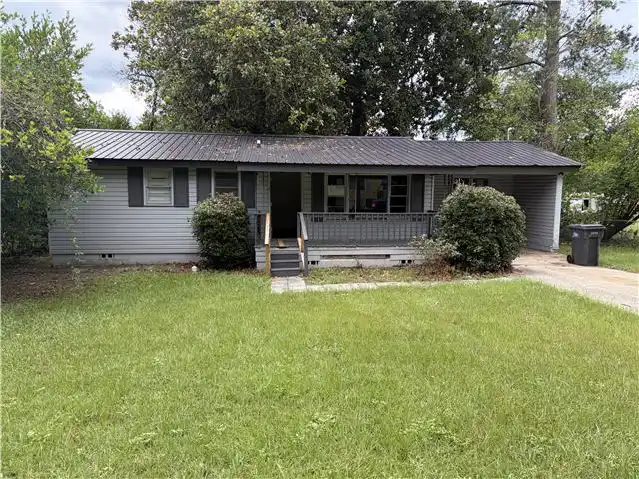 2131 Veterans Dr foreclosure property image