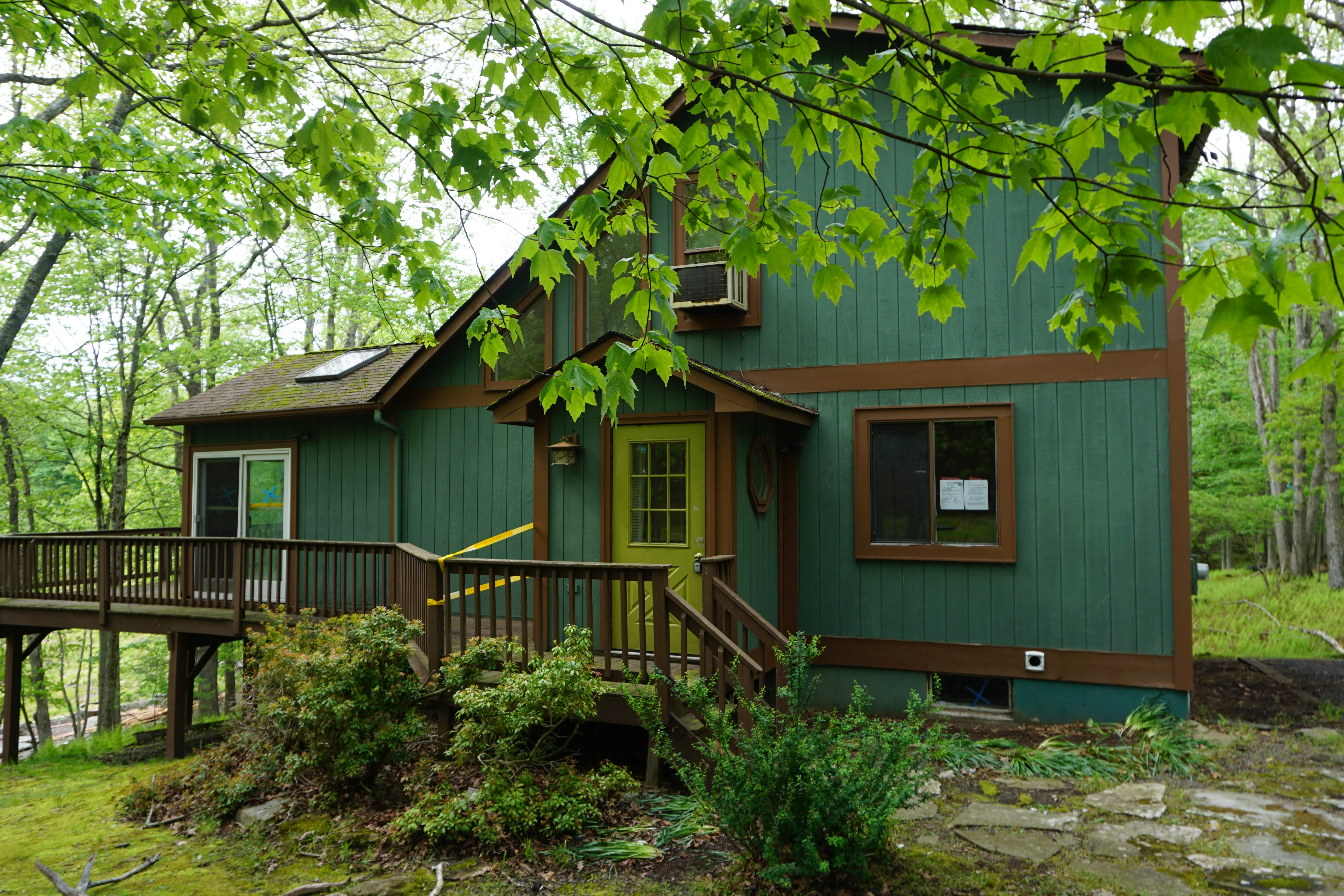 105 S Shore Drive foreclosure property image