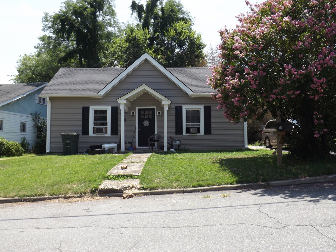 708 Moncure St foreclosure property image