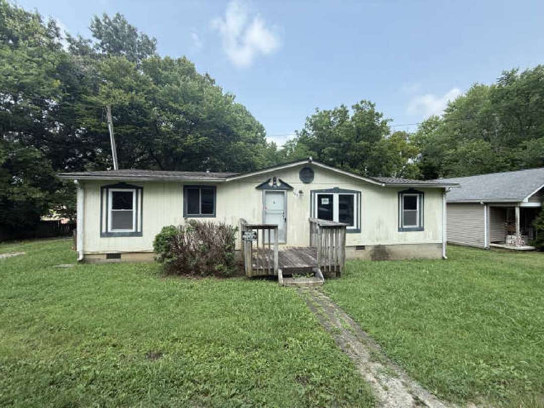 705 Smith St foreclosure property image