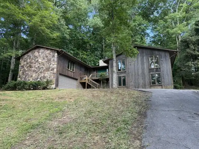 733 Blakley Dr foreclosure property image