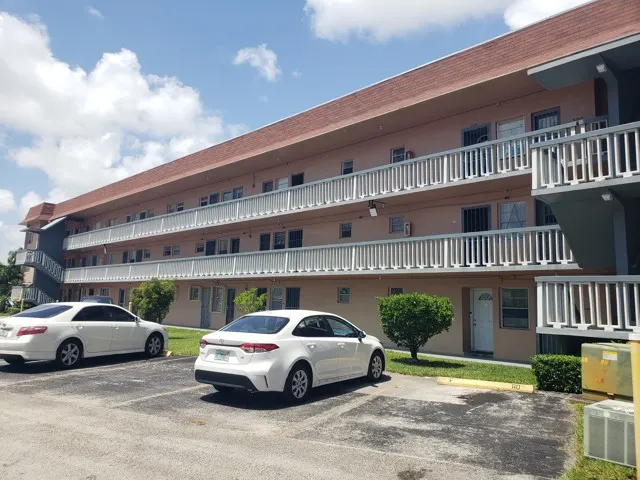 18555 Ne 14 Ave Apt 502 foreclosure property image