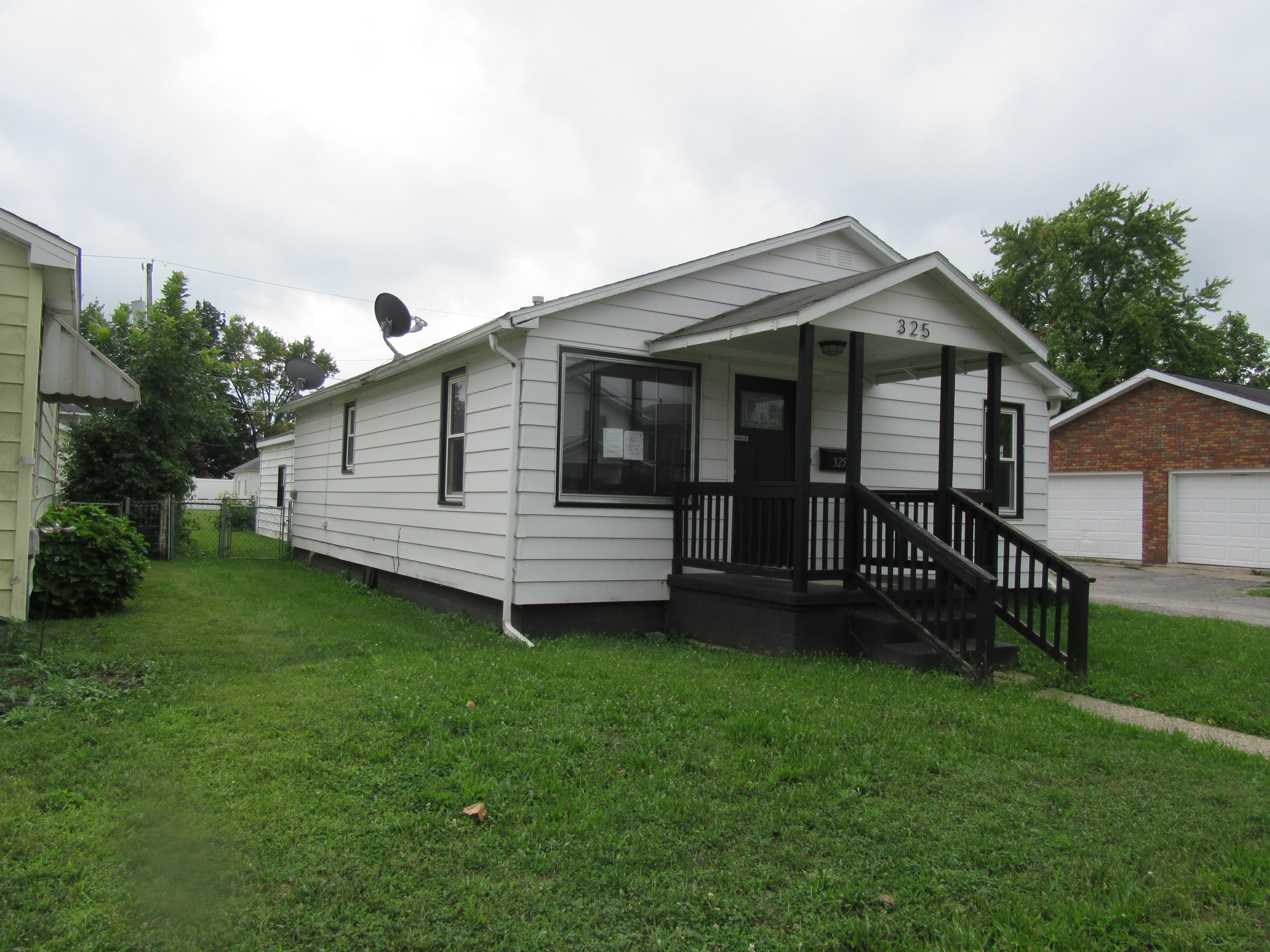 325 W 7th St foreclosure property image