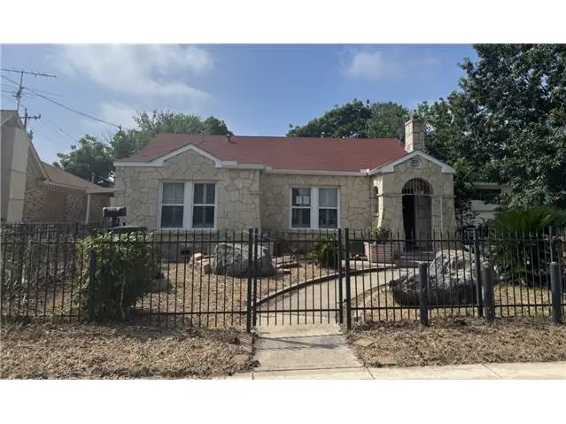 2204 Edison Dr foreclosure property image