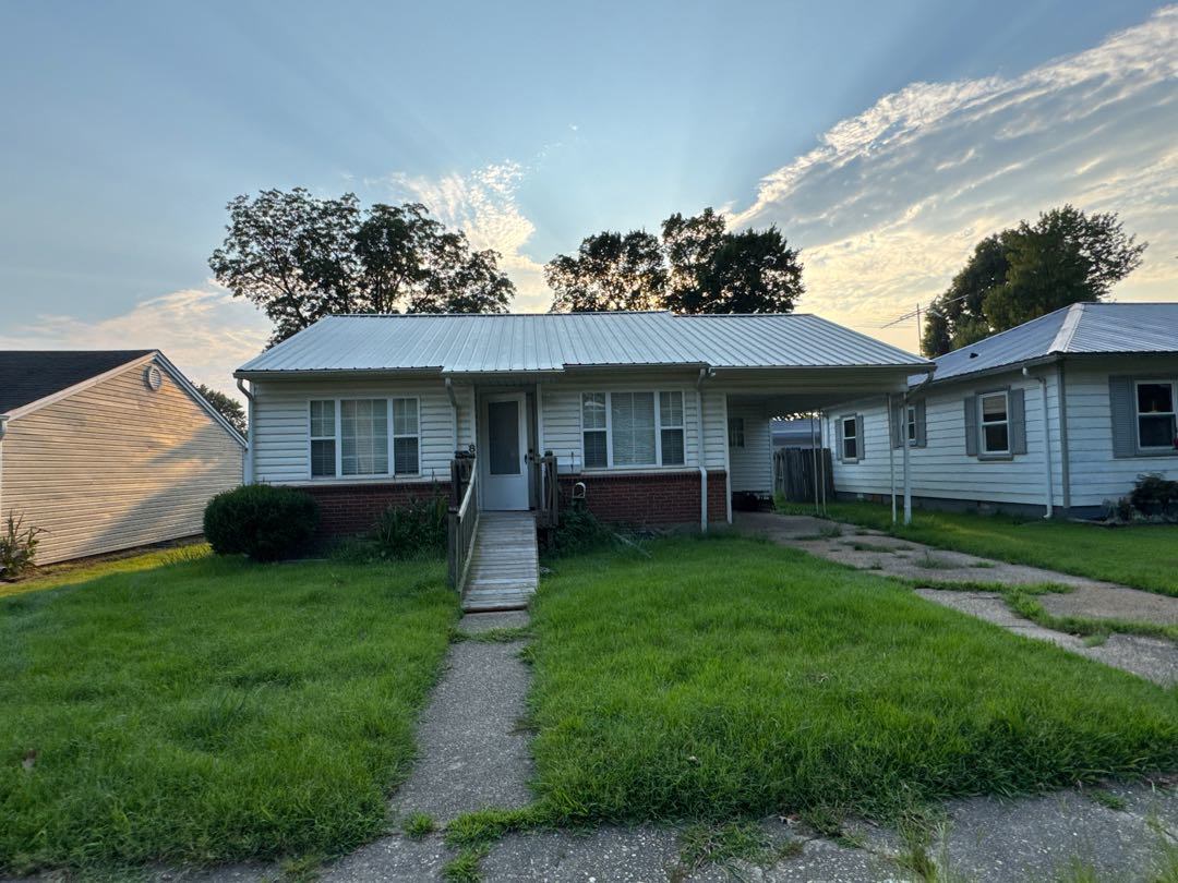 825 N Locust St foreclosure property image