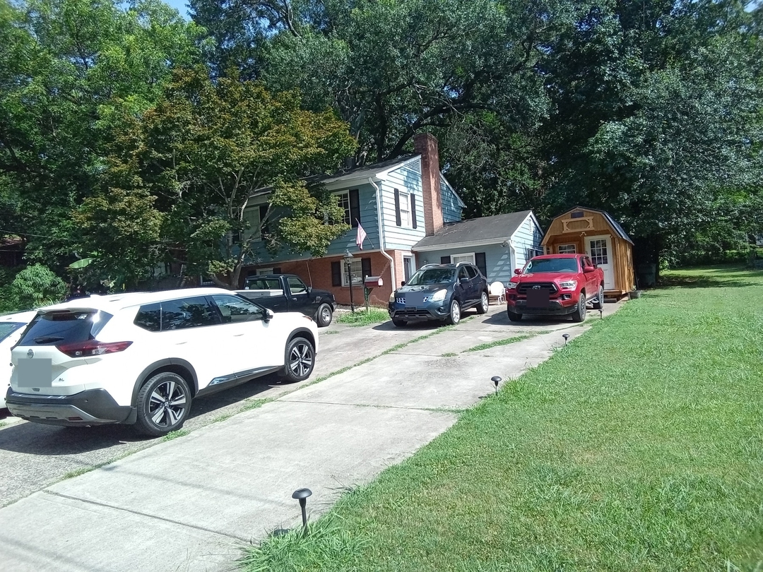 2957 Club Dr foreclosure property image