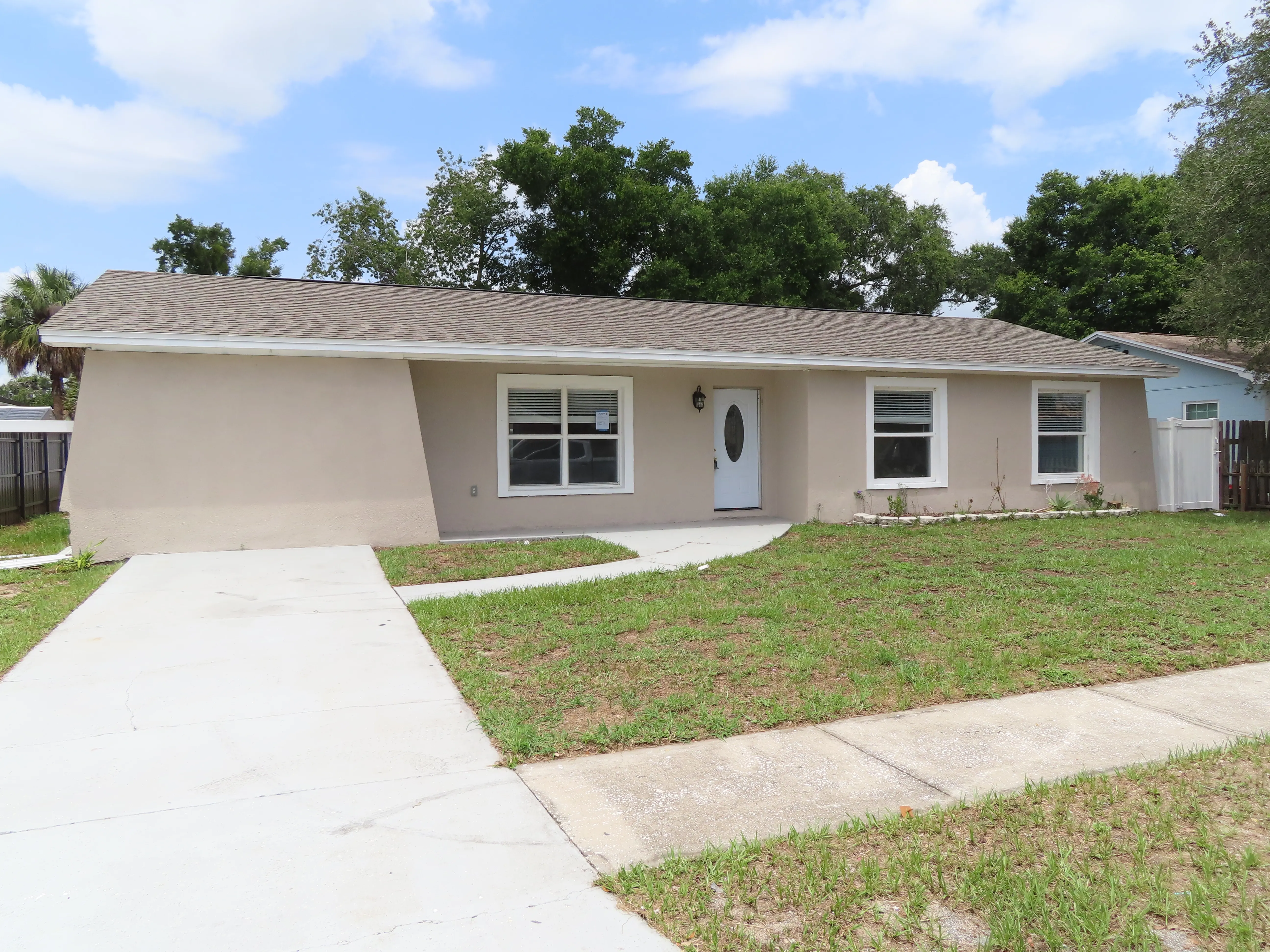 1215 Windsor Cir foreclosure property image
