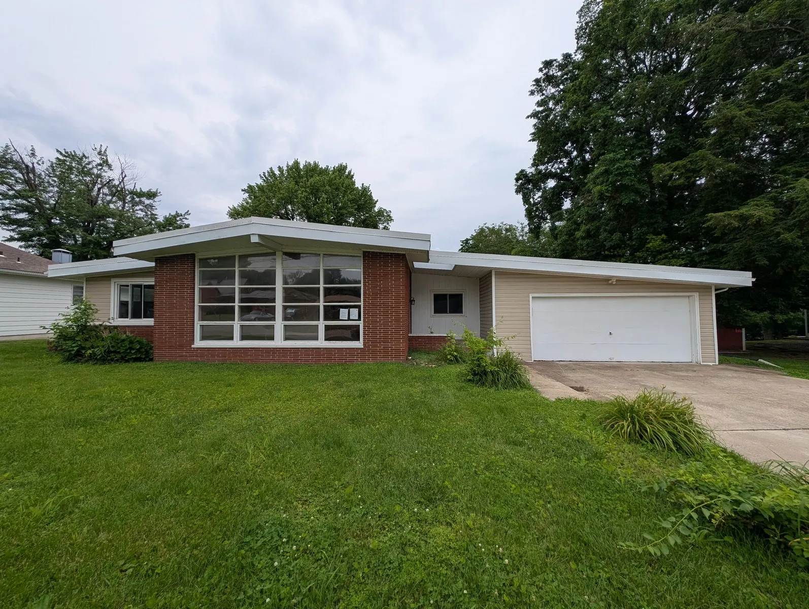 34 Wilshire Dr foreclosure property image