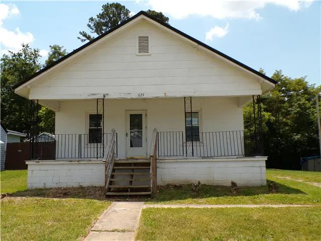 1129 Forest St foreclosure property image