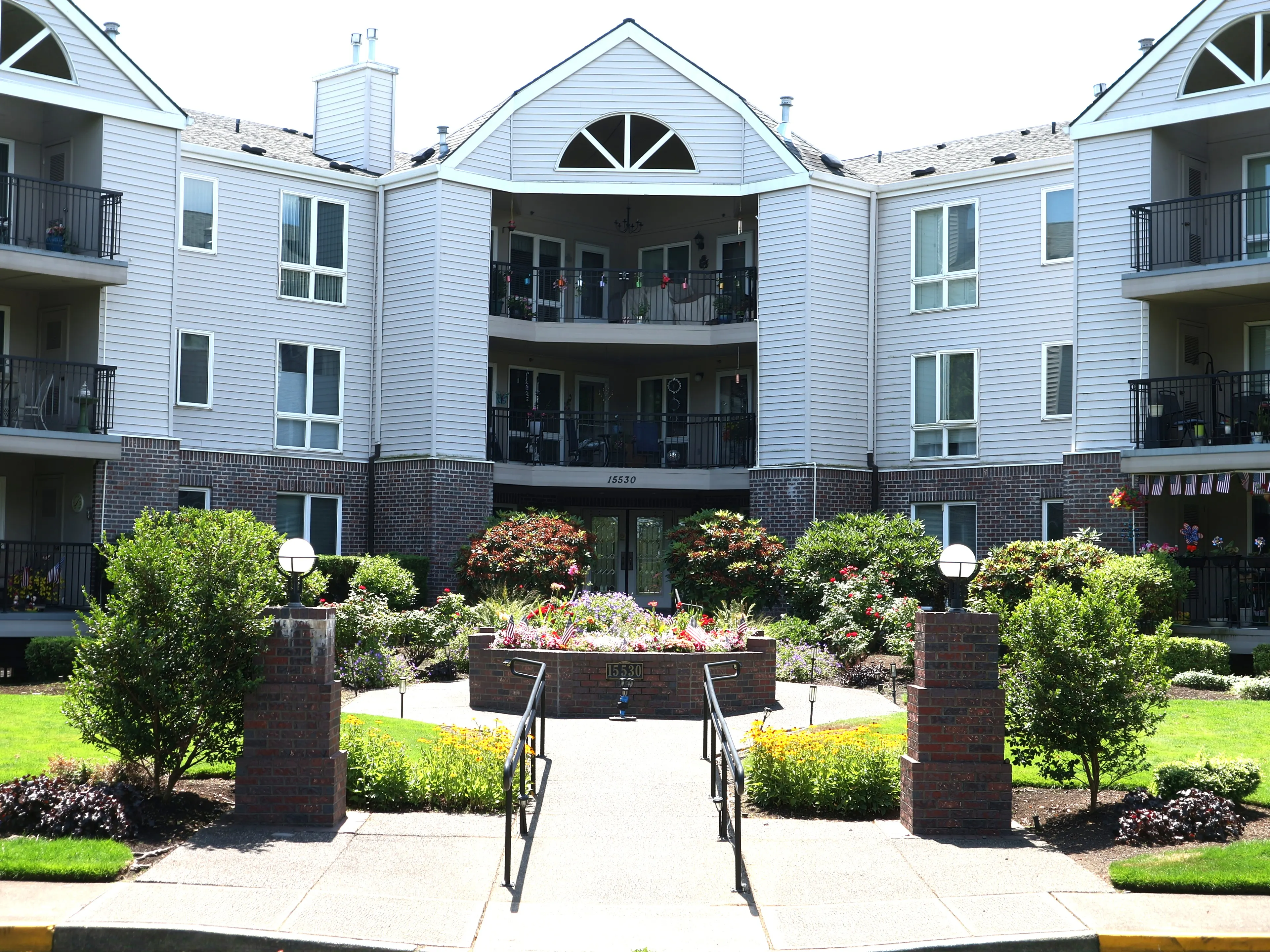 15530 Ne Knott St Unit 30 foreclosure property image