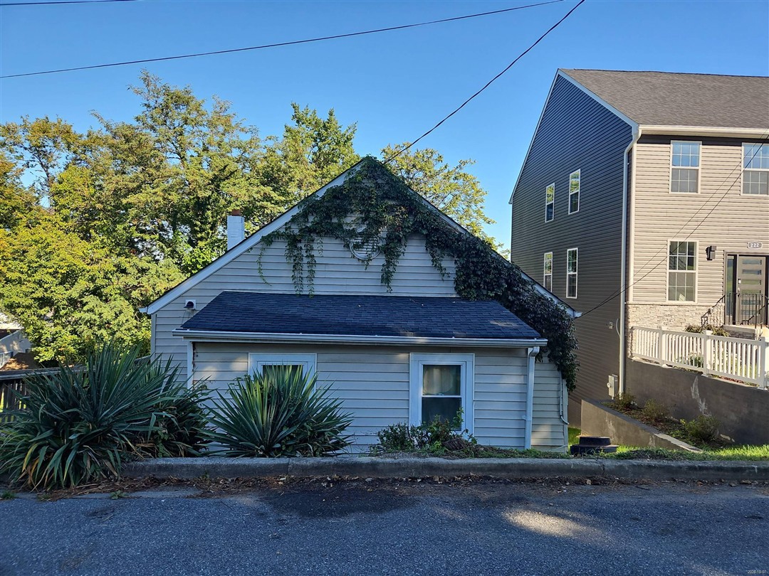 224 Elizabeth Ave foreclosure property image