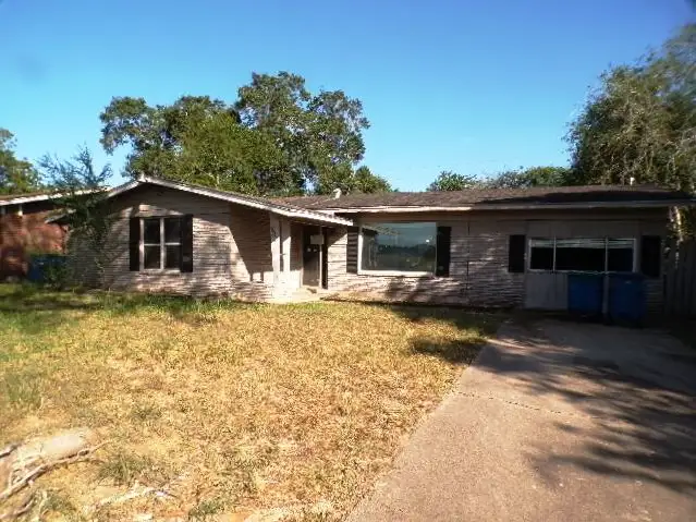 902 E Crockett St foreclosure property image