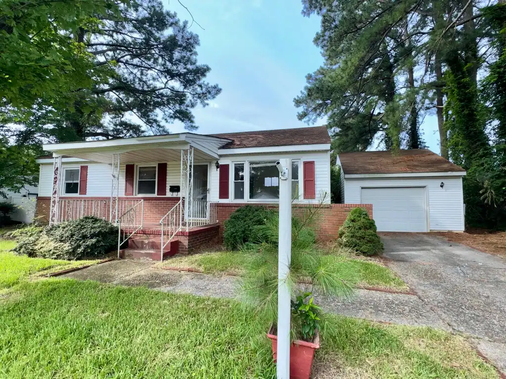 1520 Blanche Dr foreclosure property image