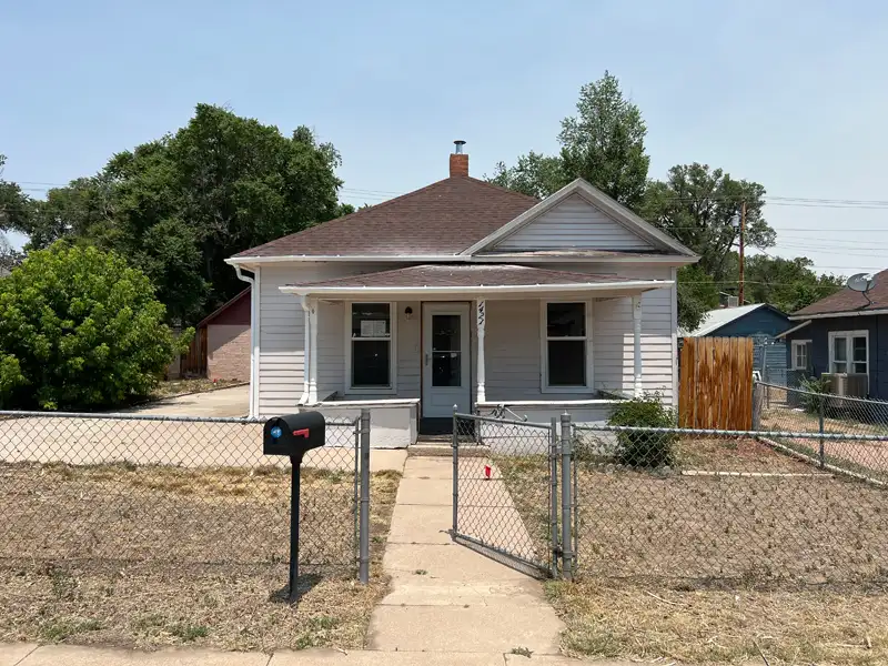 1421 E 12th St foreclosure property image