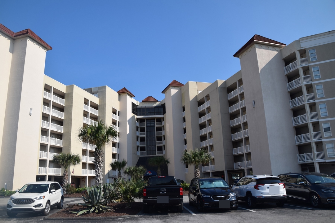 2000 New River Inlet Rd foreclosure property image